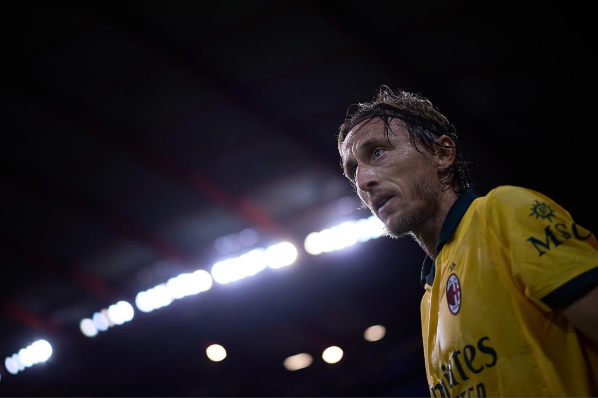 在其他顶级, 他的传奇故, 在这里踢球